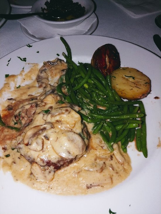 Sammy G's Tuscan Grill signature dishes Sand Dabs PiccataOsso BucoLasagna BologneseCioppino﻿﻿﻿